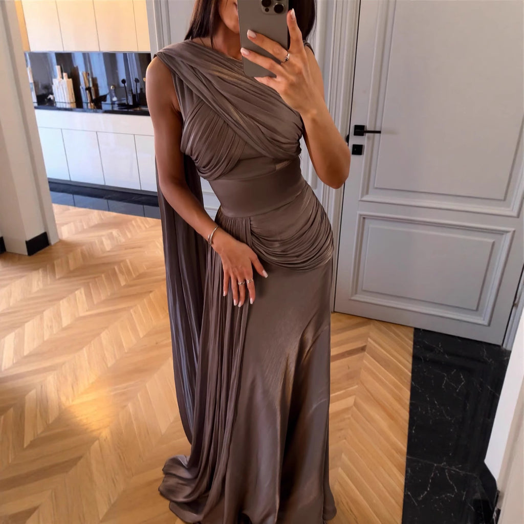 Vestido de Festa em Cetim com Pregas e Laço