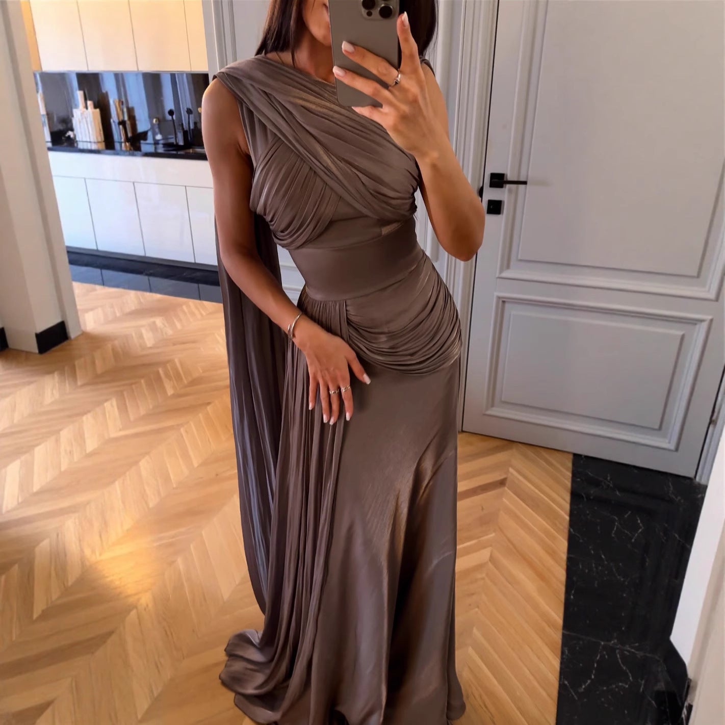 Vestido de Festa em Cetim com Pregas e Laço