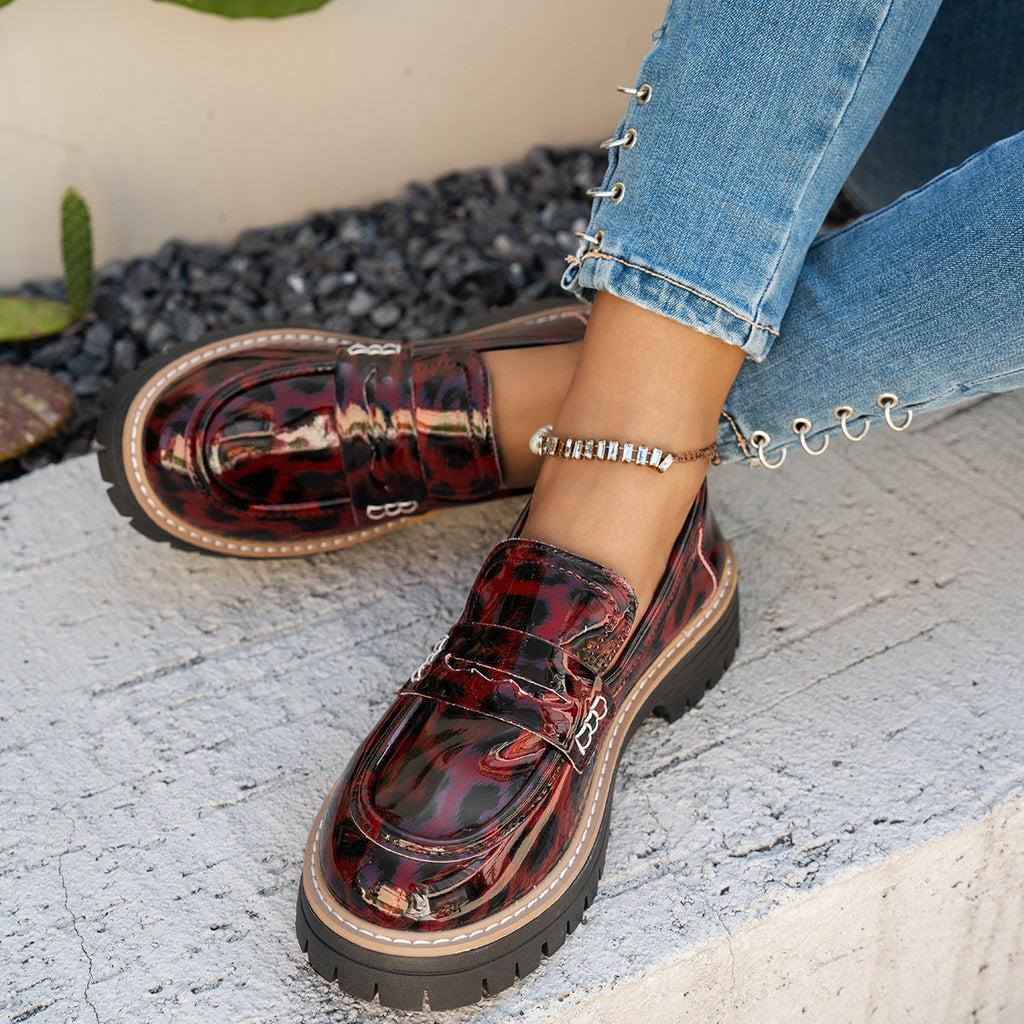 Novos Sapatos Femininos Vintage de Outono em Couro Verniz com Fivela e Estampa de Onça