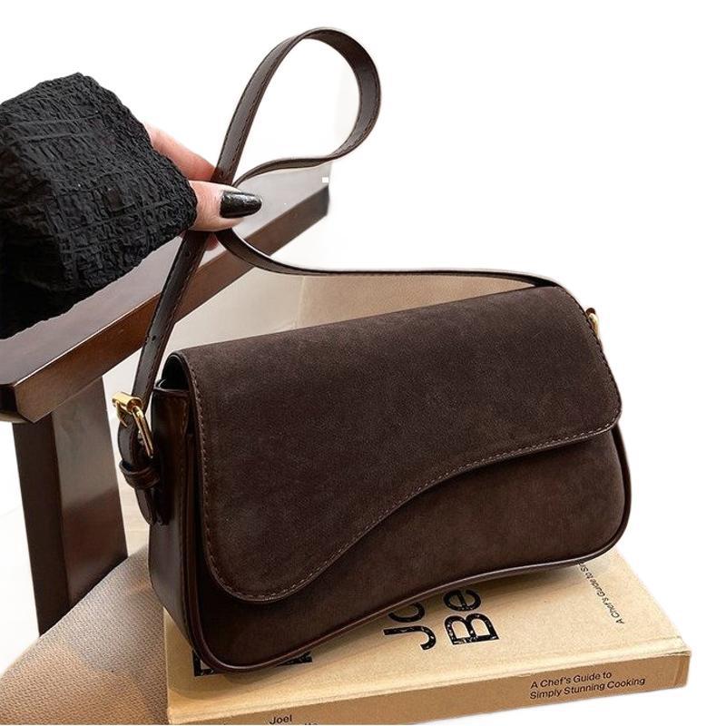 Bolsa de Ombro Feminina Retrô com Acabamento Fosco”