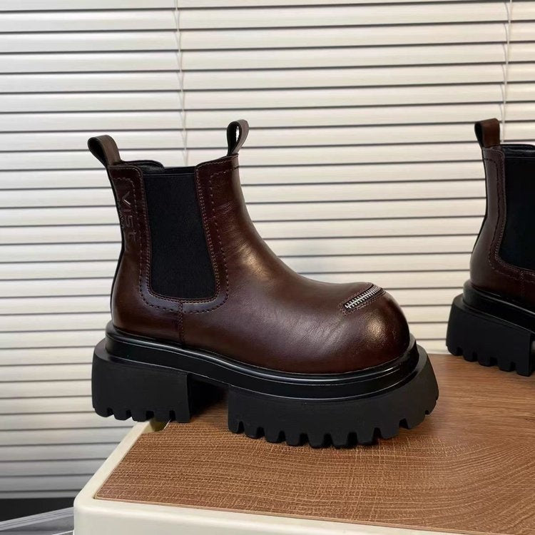 Bota Ankle Feminina Vintage Plataforma Chelsea, Salto Grosso e Zíper Decorativo