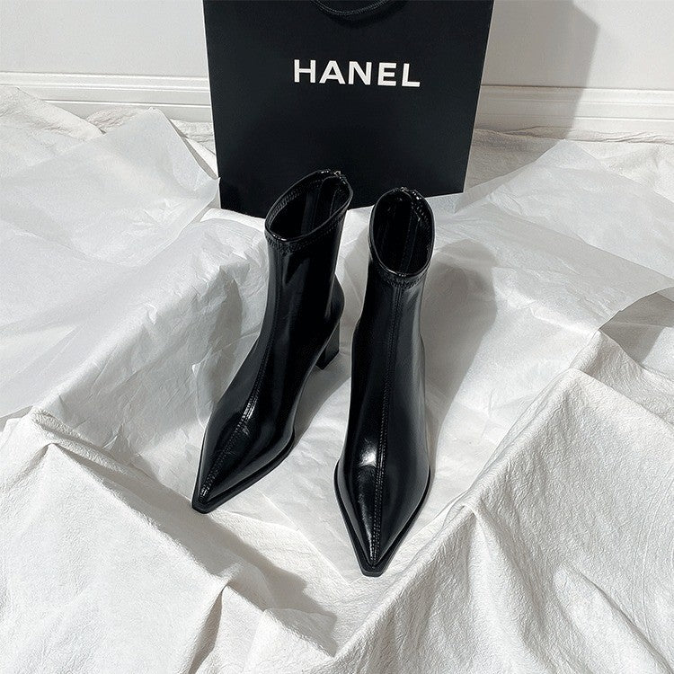 Bota Ankle Feminina Retrô em Couro Macio com Zíper Traseiro