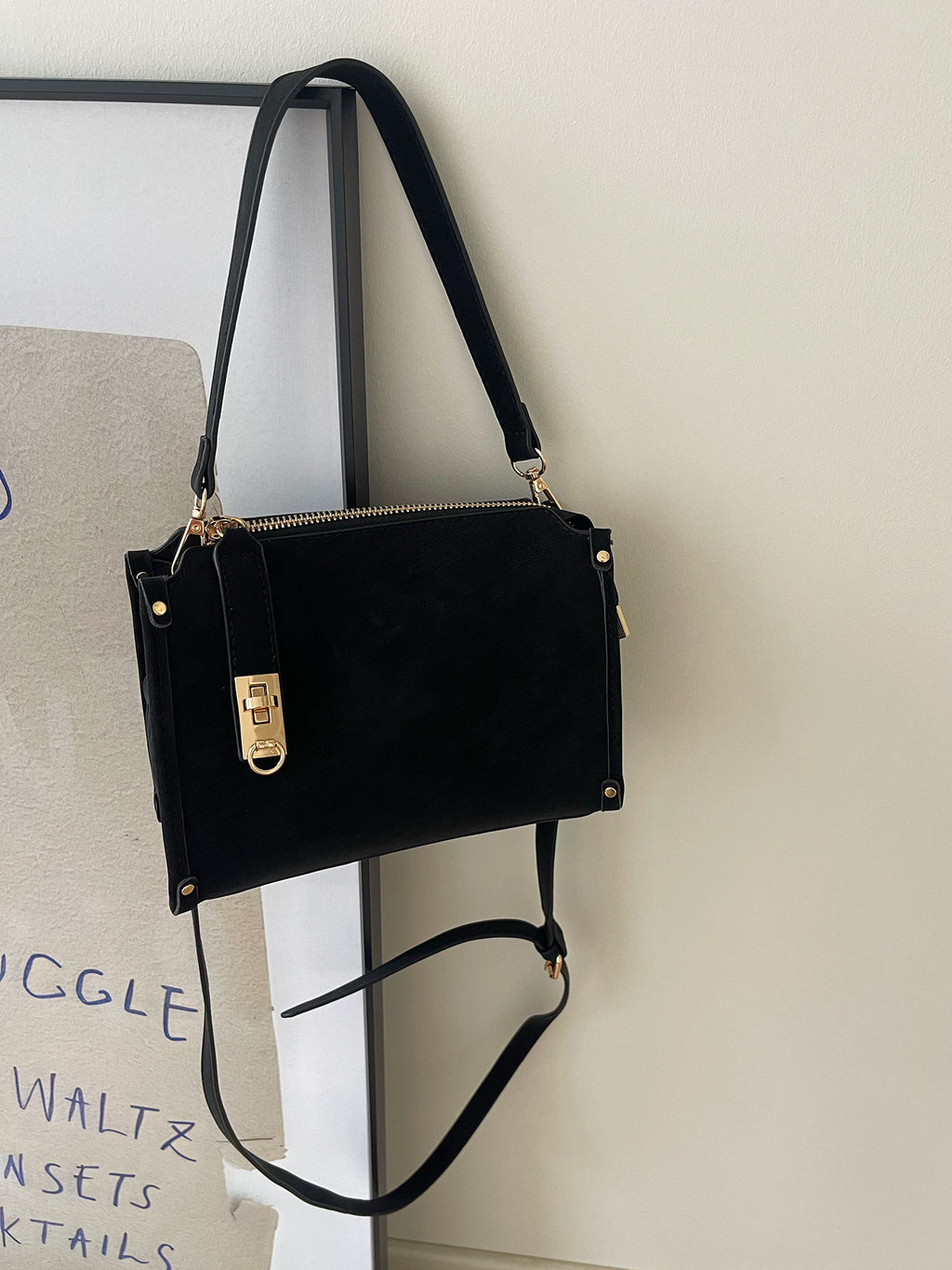 Bolsa Feminina Casual e Fashion, de Mão com Zíper e de Ombro”