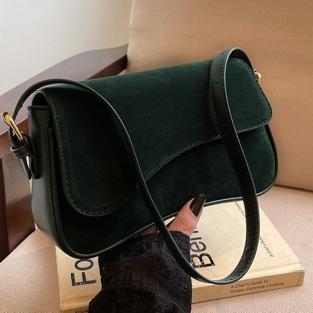Bolsa de Ombro Feminina Retrô com Acabamento Fosco”