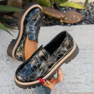 Novos Sapatos Femininos Vintage de Outono em Couro Verniz com Fivela e Estampa de Onça