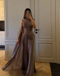 Vestido de Festa em Cetim com Pregas e Laço