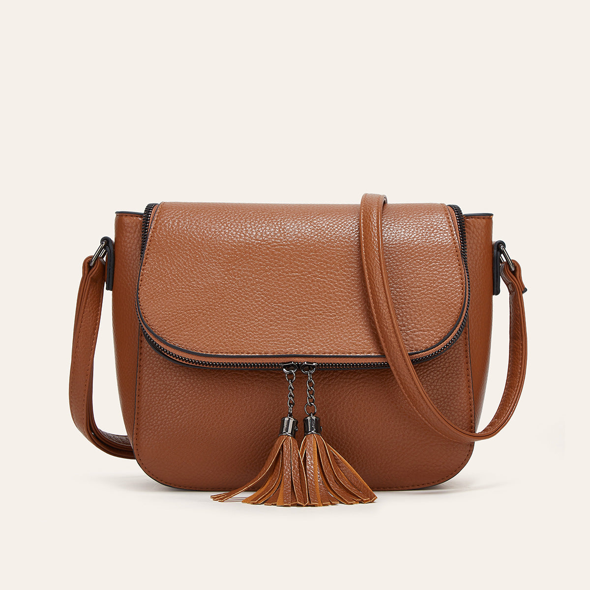 Bolsa Feminina Estilo Europeu e Americano, Fashion, Tipo Saddle com Tampa e Tassel
