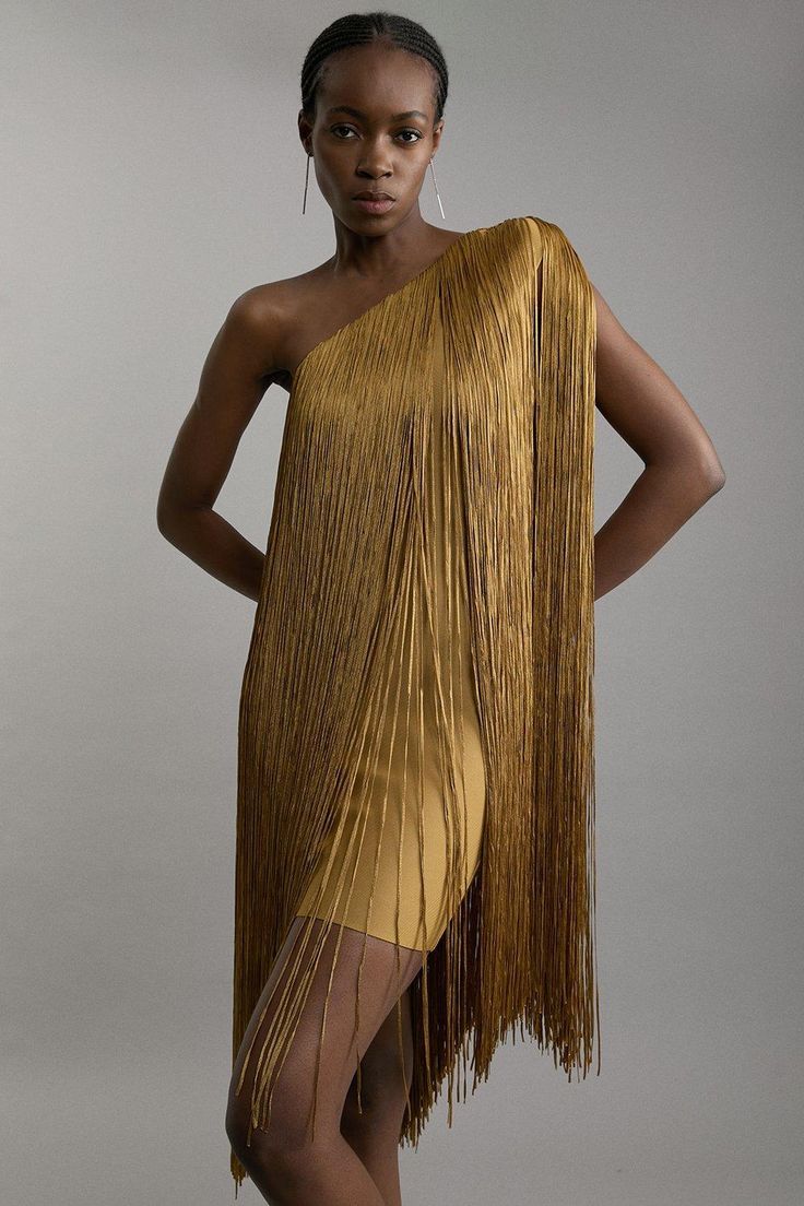 Vestido de Festa com Saia de Franjas, Elegante e Divertido
