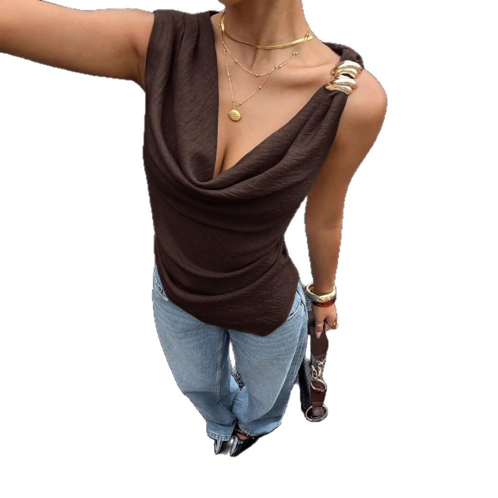 Colete Feminino com Detalhes Metálicos  Camisa Sem Manga