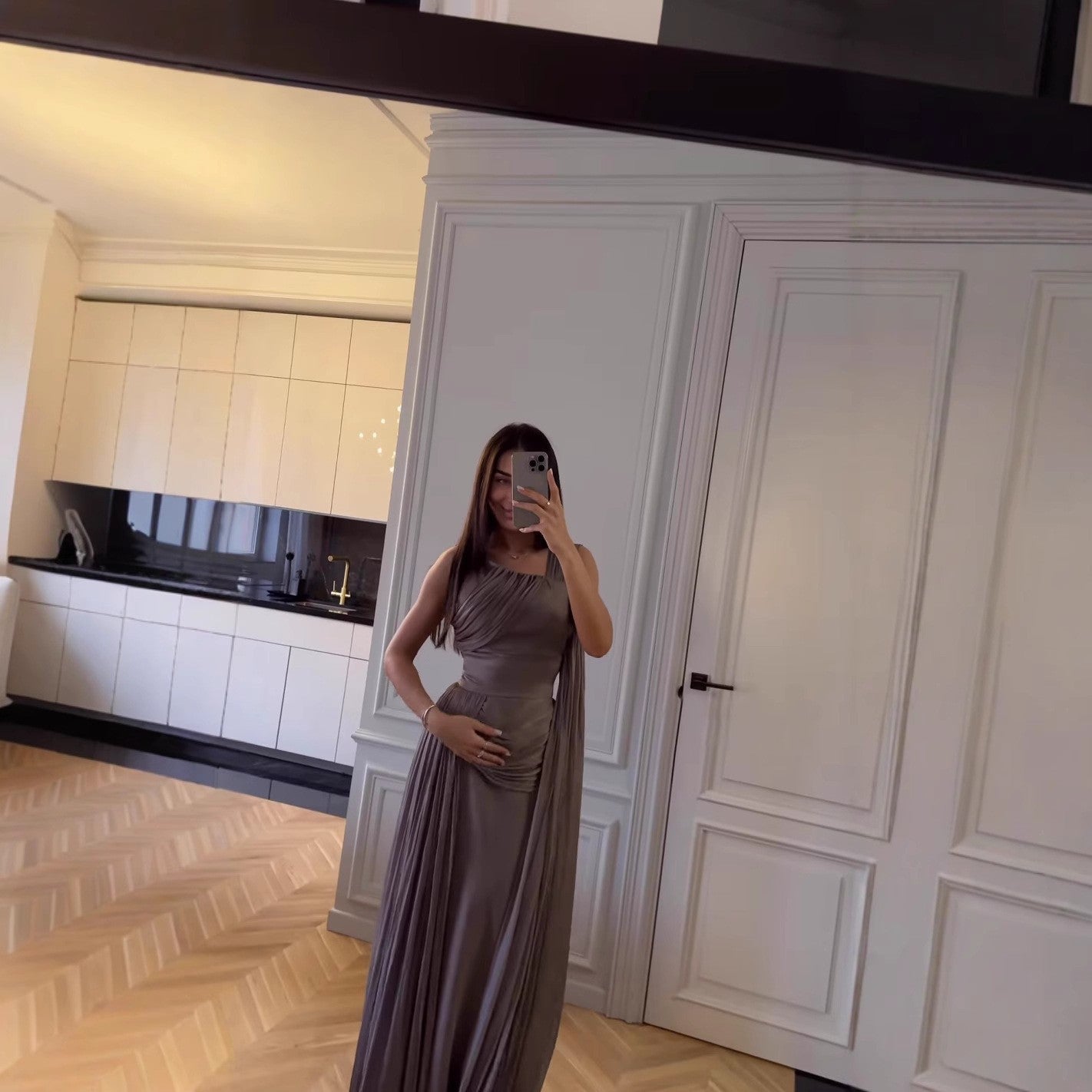 Vestido de Festa em Cetim com Pregas e Laço