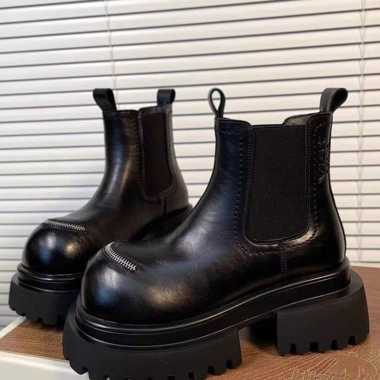 Bota Ankle Feminina Vintage Plataforma Chelsea, Salto Grosso e Zíper Decorativo