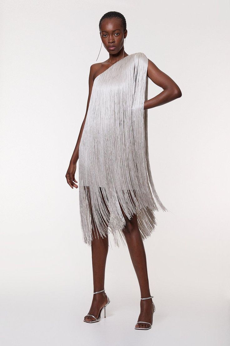 Vestido de Festa com Saia de Franjas, Elegante e Divertido