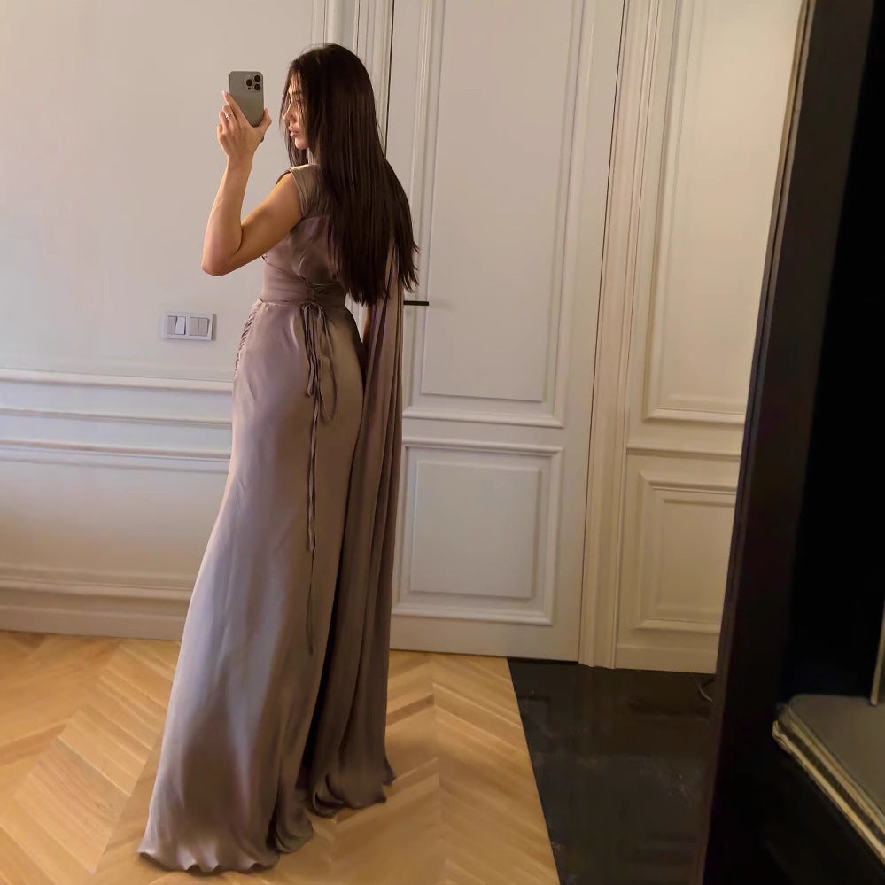 Vestido de Festa em Cetim com Pregas e Laço