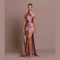 Vestido Longo Elegante com Gola Alta