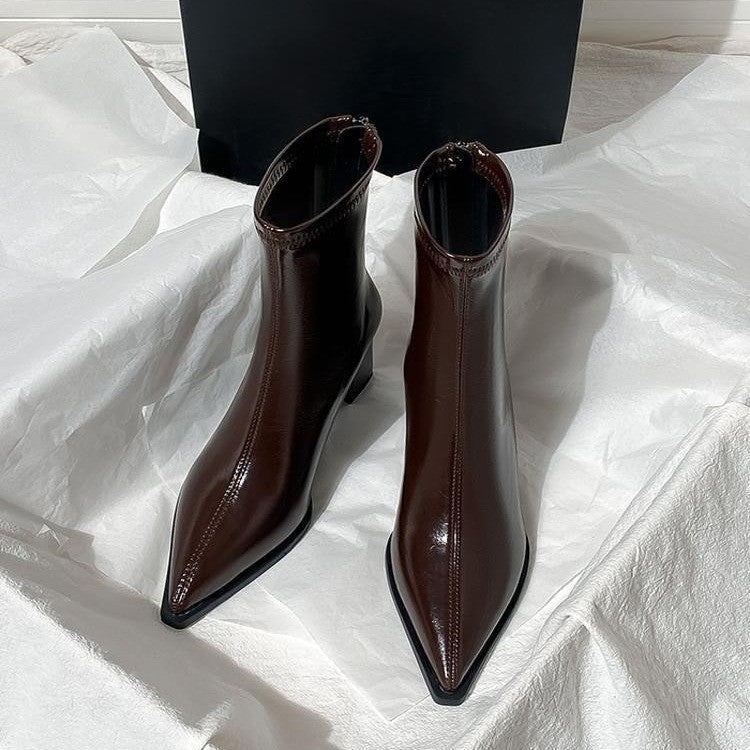 Bota Ankle Feminina Retrô em Couro Macio com Zíper Traseiro