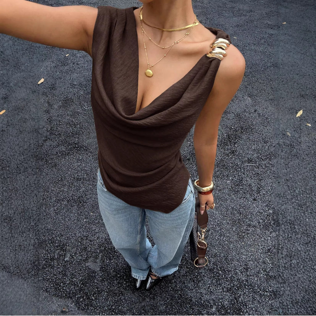 Colete Feminino com Detalhes Metálicos  Camisa Sem Manga