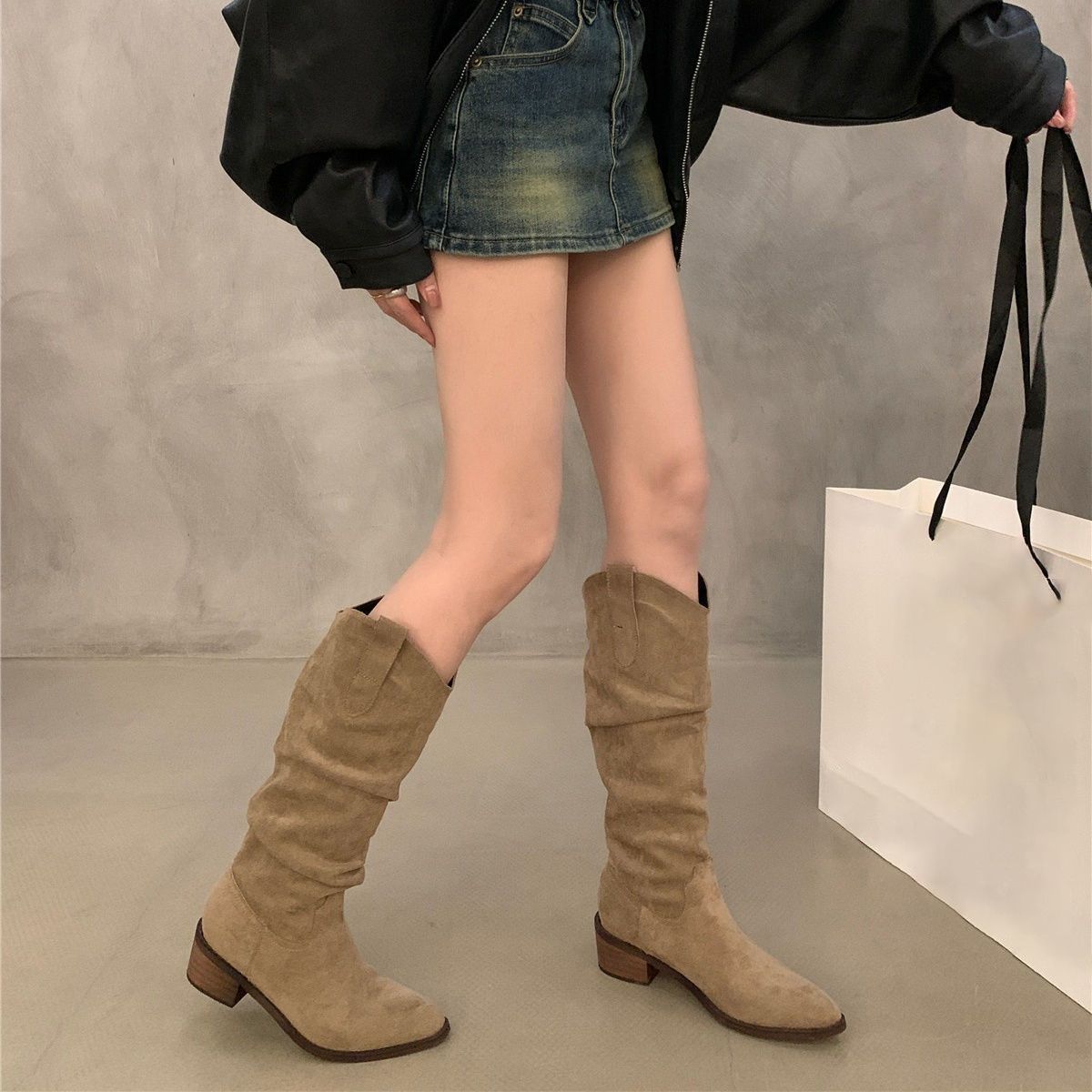 Botas Femininas Estilo Retrô com Bico Fino, Salto Grosso Alto, Minimalistas e Versáteis
