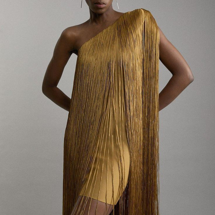 Vestido de Festa com Saia de Franjas, Elegante e Divertido