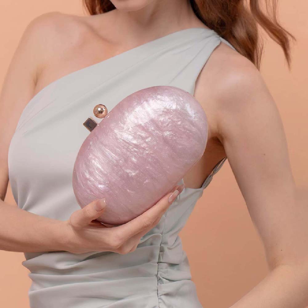 Bolsa Feminina Oval Fashion com Acabamento Perolado, de Ombro